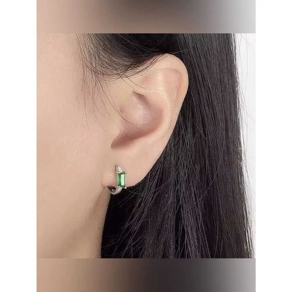 The Very Dainty emerald huggie earrings in 925 silver